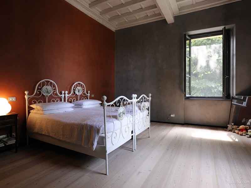 設(shè)計(jì)一個(gè)餐館美式工業(yè)風(fēng)格裝修，重要的元素是什么